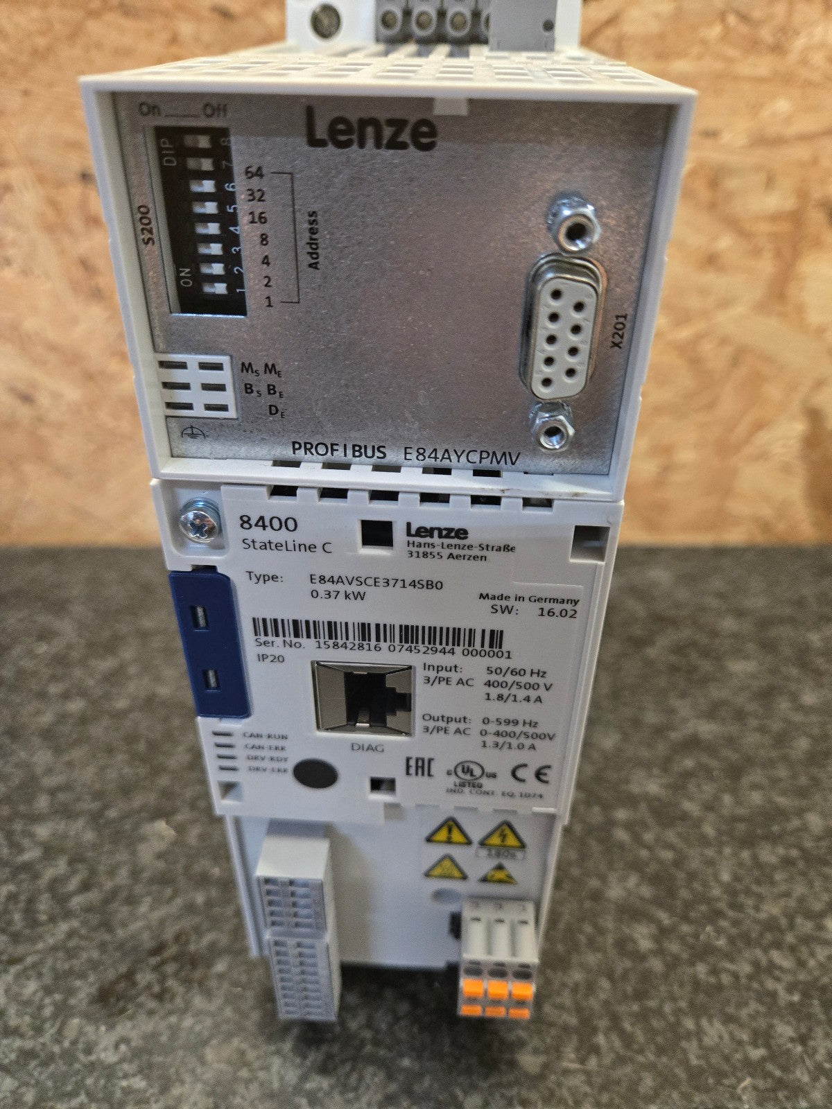 Lenze Frequenzumrichter 8400 State Line C Type E84AVSCE3714SB0